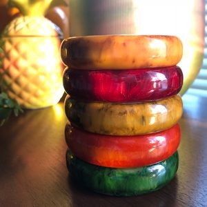 Matching set of 5 Vintage Bakelite Marbled Bangles